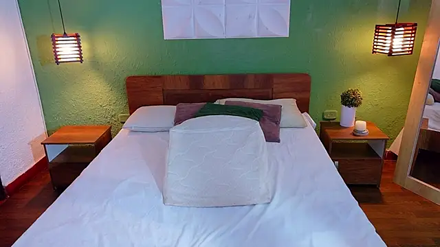 Snapshot of Shamiraa_moore chatting on December 2025 02:04:01 PM Shamiraa moore online show from December 2025 02:04:01 PM