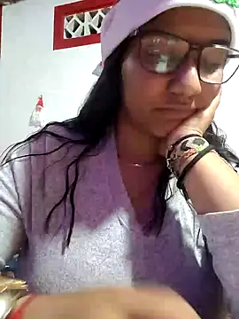 Snapshot of Sofythom1 chatting on December 2024 04:02:02 AM Sofythom1 online show from December 2024 04:02:02 AM