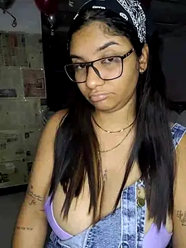 Snapshot of Sofythom1 chatting on February 2025 04:28:02 AM Sofythom1 online show from February 2025 04:28:02 AM