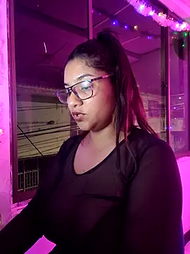 Snapshot of Sofythom1 chatting on March 2025 04:05:01 AM Sofythom1 online show from March 2025 04:05:01 AM