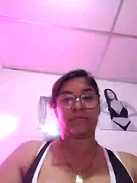 Snapshot of Sofythom1 chatting on March 2025 03:01:02 AM Sofythom1 online show from March 2025 03:01:02 AM