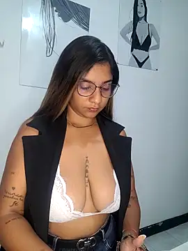 Snapshot of Sofythom1 chatting on October 2025 11:55:01 PM Sofythom1 online show from October 2025 11:55:01 PM