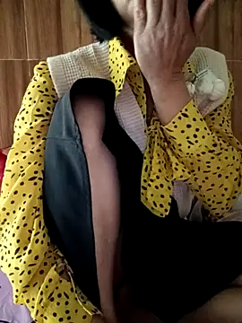 Snapshot of YunLem chatting on November 2025 06:13:01 AM YunLem online show from November 2025 06:13:01 AM