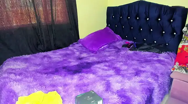 scarlet tommy online show from March 2025 10:10:01 PM