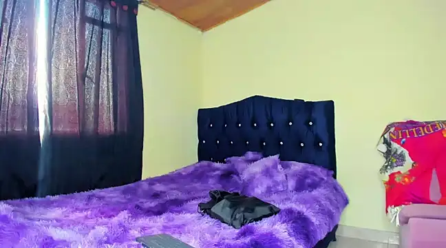 scarlet tommy online show from March 2025 09:05:02 PM