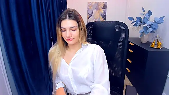 SelenaeMoore online show from November 2025 03:39:02 AM