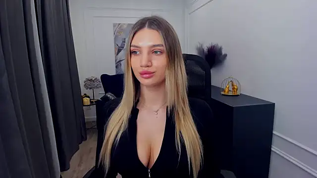 Snapshot of SelenaeMoore chatting on March 2026 03:36:01 AM SelenaeMoore online show from March 2026 03:36:01 AM