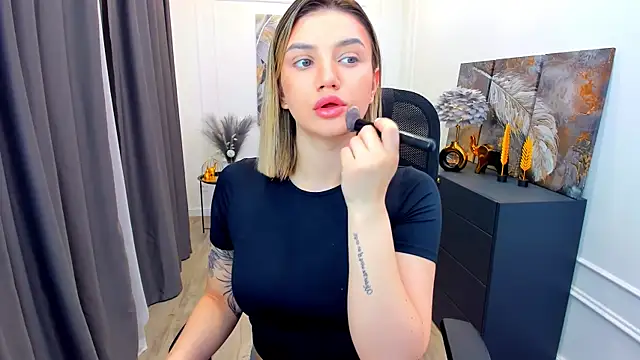 Snapshot of SelenaeMoore chatting on March 2026 03:45:02 AM SelenaeMoore online show from March 2026 03:45:02 AM