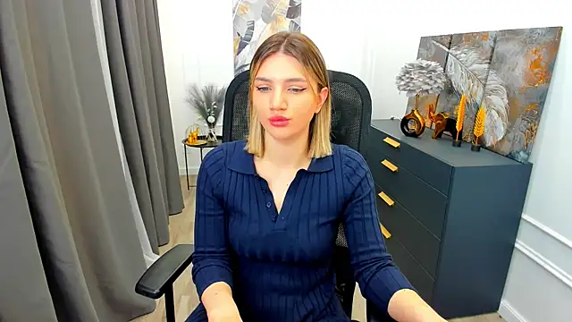 Snapshot of SelenaeMoore chatting on March 2026 03:45:02 AM SelenaeMoore online show from March 2026 03:45:02 AM