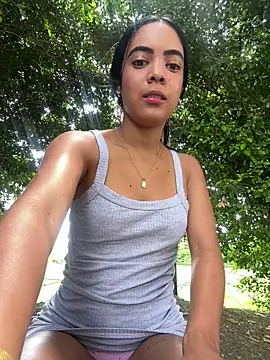 NAUGHTY LITTLE 18 online show from April 2026 04:33:02 PM