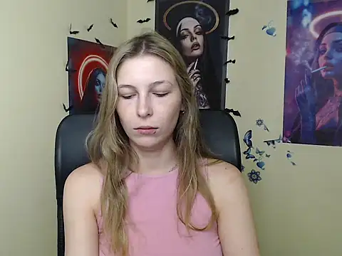 StrangerGi online show from June 2026 06:18:02 AM