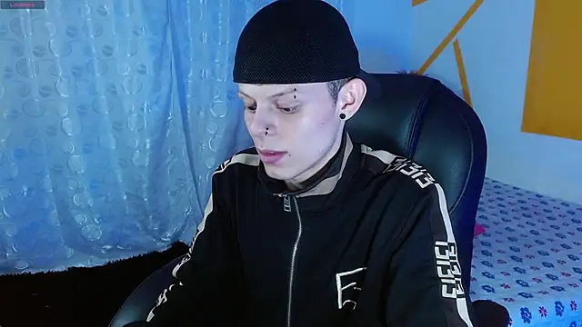 Snapshot of Matthew_Boy_ chatting on December 2024 04:51:02 AM Matthew Boy online show from December 2024 04:51:02 AM