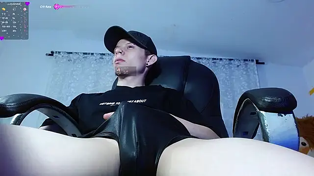 Snapshot of Matthew_Boy_ chatting on December 2024 10:17:01 AM Matthew Boy online show from December 2024 10:17:01 AM