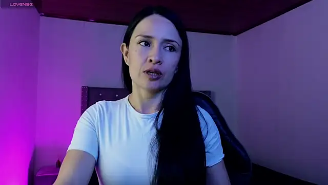 cristal hilton 10 online show from December 2025 05:46:02 AM