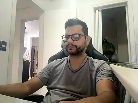 HornyBeachBoyBR online show from June 2026 01:02:02 PM