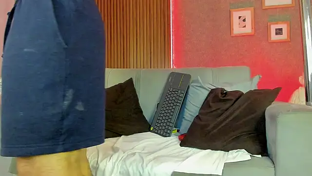 Snapshot of JuanfeMorales chatting on December 2024 05:53:02 AM JuanfeMorales online show from December 2024 05:53:02 AM