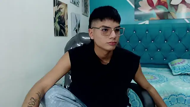 Snapshot of Noha_scott chatting on January 2025 10:57:01 PM Noha scott online show from January 2025 10:57:01 PM