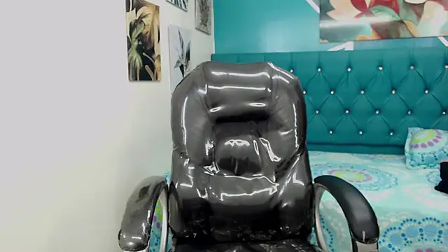 Snapshot of Noha_scott chatting on January 2025 10:34:02 PM Noha scott online show from January 2025 10:34:02 PM