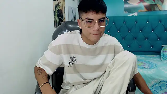 Snapshot of Noha_scott chatting on January 2025 10:43:01 PM Noha scott online show from January 2025 10:43:01 PM