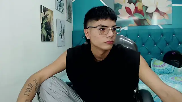 Snapshot of Noha_scott chatting on February 2025 10:32:02 PM Noha scott online show from February 2025 10:32:02 PM