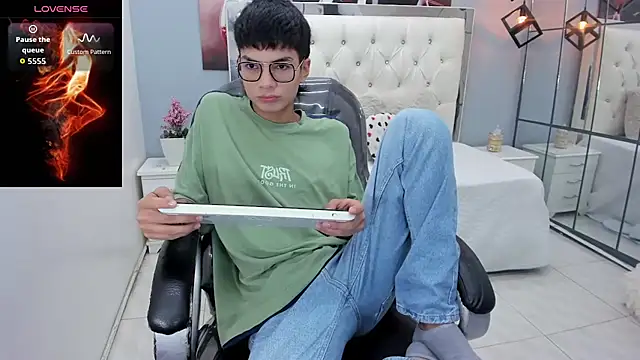 Snapshot of Noha_scott chatting on March 2026 11:00:01 PM Noha scott online show from March 2026 11:00:01 PM