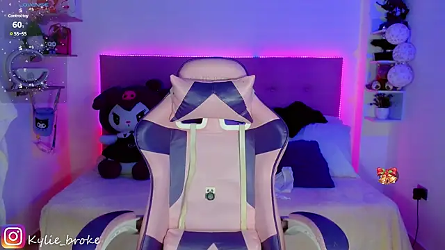 Snapshot of Kylie_brokee chatting on January 2025 03:09:02 AM Kylie brokee online show from January 2025 03:09:02 AM