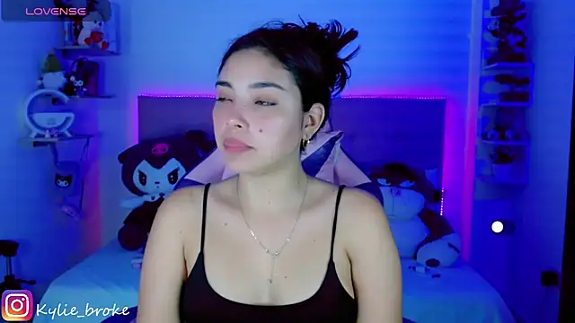 Snapshot of Kylie_brokee chatting on January 2025 09:10:01 PM Kylie brokee online show from January 2025 09:10:01 PM