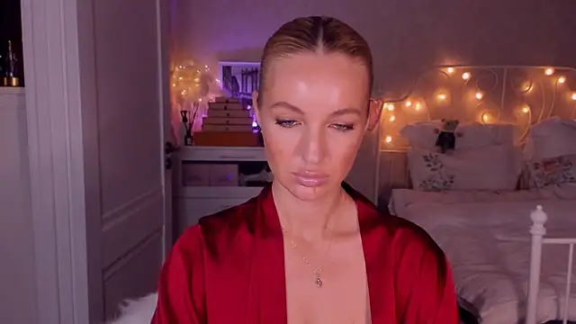 Snapshot of aestetick chatting on October 2025 04:39:01 PM aestetick online show from October 2025 04:39:01 PM