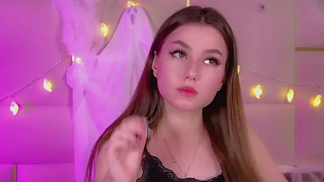 Snapshot of AliceMoreno chatting on October 2025 06:09:01 PM AliceMoreno online show from October 2025 06:09:01 PM