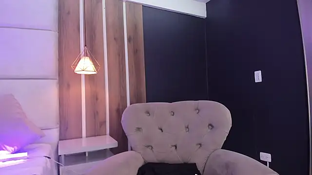 AmmyJones  online show from July 2026 07:05:01 PM