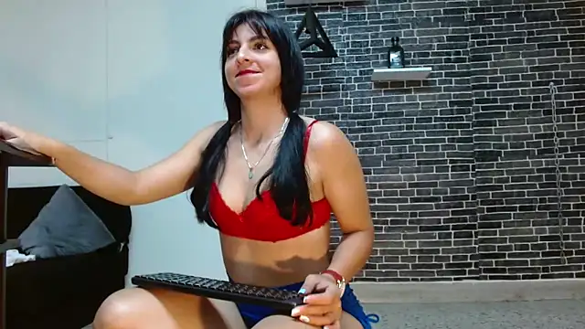 PaulinaRubio  online show from December 2024 03:59:01 PM