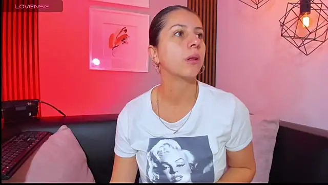 Nahiajhonson  online show from February 2026 12:12:01 PM