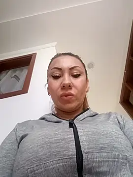 Snapshot of coral_smitth chatting on April 2026 05:39:01 PM coral smitth online show from April 2026 05:39:01 PM