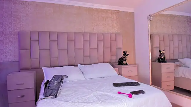 Snapshot of EmmaTorres_ chatting on January 2025 02:45:02 AM EmmaTorres online show from January 2025 02:45:02 AM