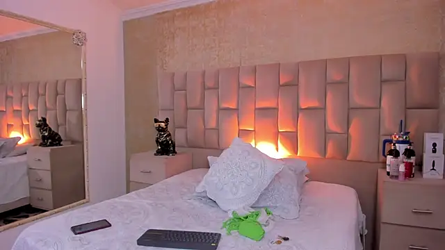 Snapshot of EmmaTorres_ chatting on October 2025 09:59:01 PM EmmaTorres online show from October 2025 09:59:01 PM