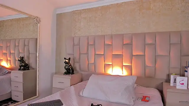 EmmaTorres  online show from November 2025 09:32:01 PM