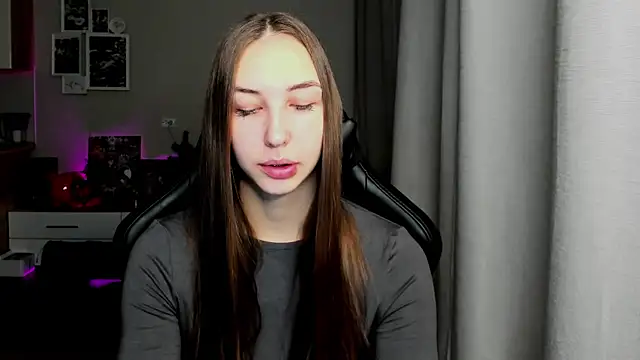 Sm0ly online show from November 2025 02:22:02 AM