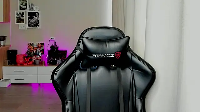 Sm0ly online show from April 2026 03:42:01 AM