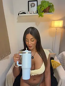 Brownfitbabyy online show from May 2026 12:24:02 PM