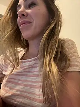 Snapshot of RaquelleDevon chatting on January 2025 09:44:02 PM RaquelleDevon online show from January 2025 09:44:02 PM