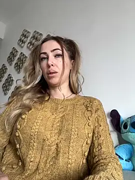 Snapshot of RaquelleDevon chatting on February 2025 09:57:02 AM RaquelleDevon online show from February 2025 09:57:02 AM