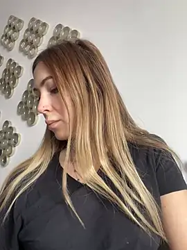 Snapshot of RaquelleDevon chatting on February 2025 08:37:02 AM RaquelleDevon online show from February 2025 08:37:02 AM