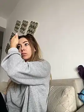 Snapshot of RaquelleDevon chatting on February 2025 07:58:02 AM RaquelleDevon online show from February 2025 07:58:02 AM