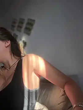 Snapshot of RaquelleDevon chatting on September 2025 05:22:02 AM RaquelleDevon online show from September 2025 05:22:02 AM