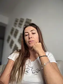 Snapshot of RaquelleDevon chatting on November 2025 08:48:01 AM RaquelleDevon online show from November 2025 08:48:01 AM