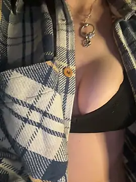 Snapshot of indie-rayne chatting on March 2025 05:28:01 PM indie-rayne online show from March 2025 05:28:01 PM