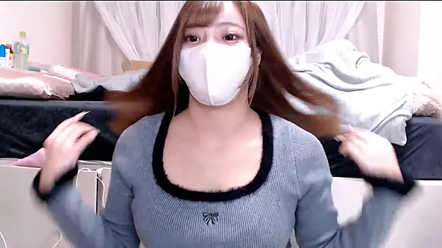 Snapshot of _chanMOMO_ chatting on February 2025 10:13:02 AM chanMOMO online show from February 2025 10:13:02 AM