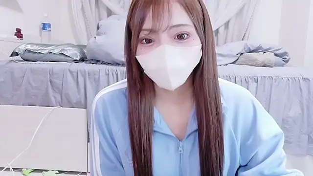 Snapshot of _chanMOMO_ chatting on November 2025 10:58:01 AM chanMOMO online show from November 2025 10:58:01 AM