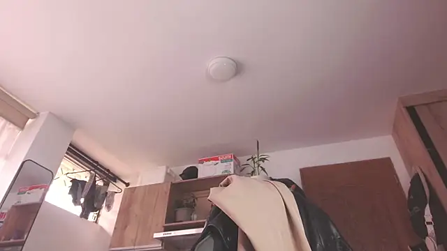 Cutie Shy  online show from May 2026 01:07:01 PM