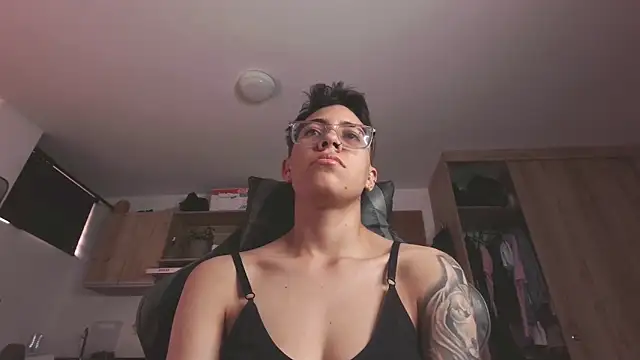 Cutie Shy  online show from June 2026 12:33:02 PM